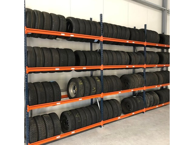 Bandenstelling ±5,7m lang, 0,5m diep mecalux, gedemonteerd - afbeelding 1 van  2