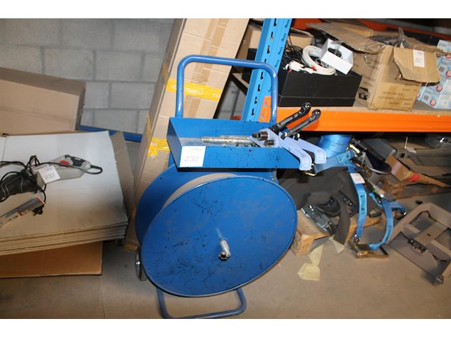 Bandoleerapparaat met 2 tangen. - afbeelding 1 van  2