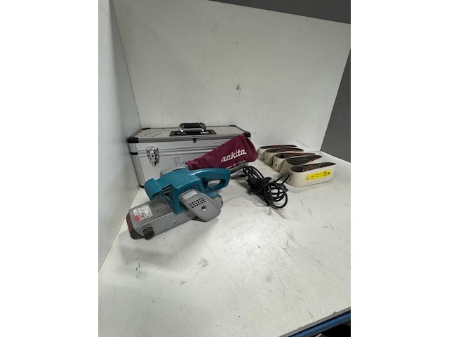 Bandschuurmachine makita, 9924db, met partij schuurbanden - afbeelding 1 van  5