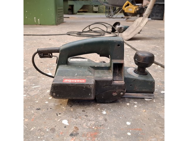 Bandschuurmachine met schaafmachine, makita en metabo - afbeelding 9 van  12