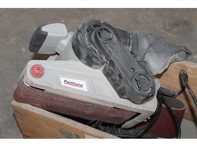 Bandschuurmachine pattfield in houten kist. - afbeelding 2 van  2