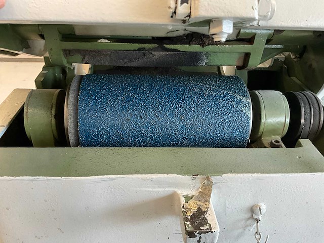 Bandschuurmachine voor schoenreparatie v.v. pneumatische klepafzuiging - afbeelding 3 van  8