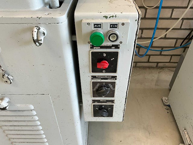 Bandschuurmachine voor schoenreparatie v.v. pneumatische klepafzuiging - afbeelding 7 van  8