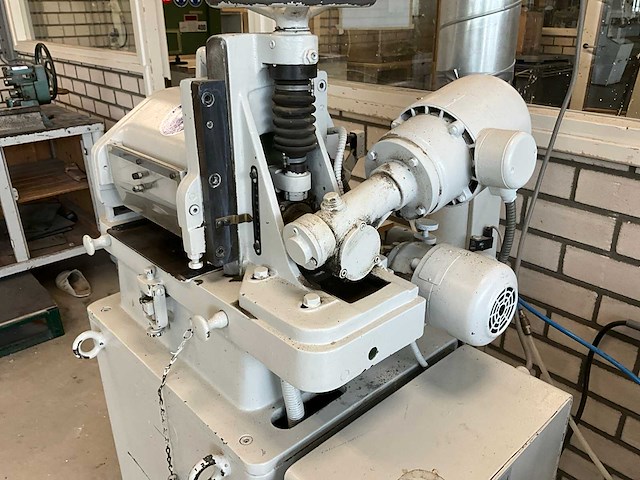 Bandschuurmachine voor schoenreparatie v.v. pneumatische klepafzuiging - afbeelding 5 van  6