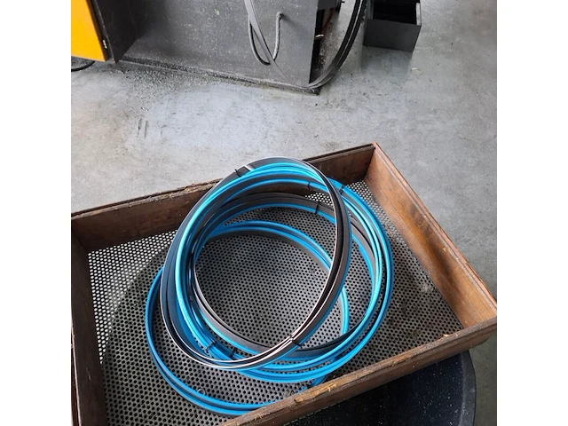 Bandzaagmachine met aanvoerbaan beka-mak, bms 280, bouwjaar 2008 - afbeelding 9 van  17