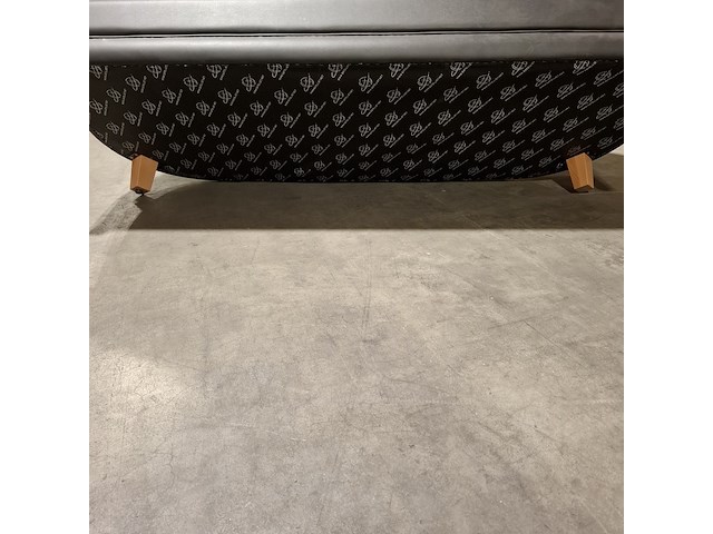 Bank, satalliet - afbeelding 6 van  8