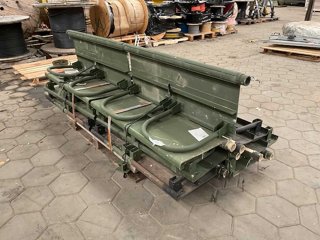 Bank voor legervoertuig (7x) - afbeelding 1 van  4