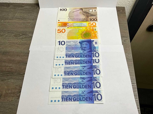 Bankbiljetten, nederland; 5 x 10 gulden, 2 x 50 gulden, 1 x 100 gulden - afbeelding 1 van  6