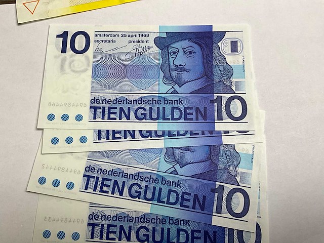 Bankbiljetten, nederland; 5 x 10 gulden, 2 x 50 gulden, 1 x 100 gulden - afbeelding 5 van  6