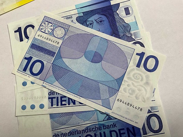 Bankbiljetten, nederland; 5 x 10 gulden, 2 x 50 gulden, 1 x 100 gulden - afbeelding 6 van  6