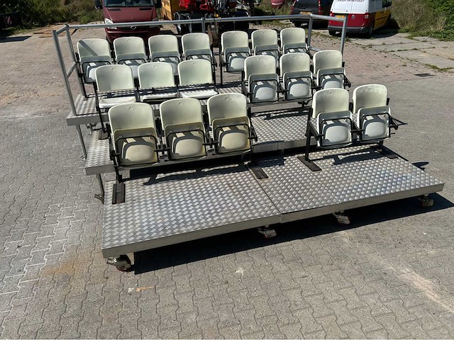 Bankentribune - afbeelding 9 van  12