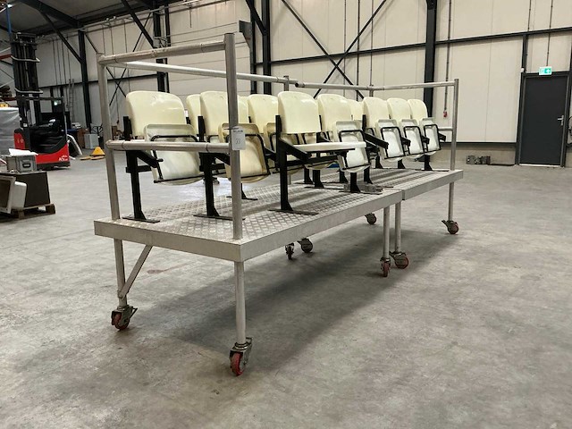 Bankentribune - afbeelding 10 van  12