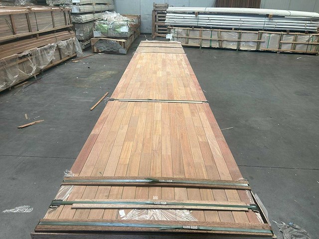 Bankirai onderliggers geschaafd gevingerlast 4000x68x44mm (30x) - afbeelding 1 van  3
