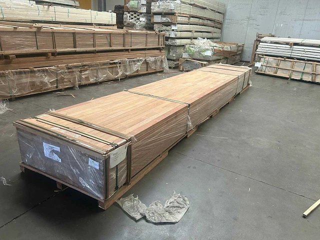 Bankirai regels gelamineerd gevingerlast 4000x68x44mm (30x) - afbeelding 2 van  3