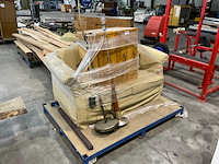 Bankje met lampen en kast - afbeelding 1 van  6