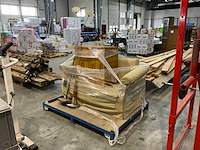 Bankje met lampen en kast - afbeelding 2 van  6