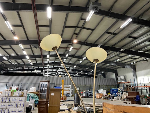 Bankje met lampen en kast - afbeelding 4 van  6