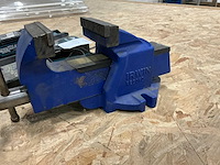 Bankschroef en 2x makita lader - afbeelding 2 van  4