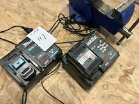 Bankschroef en 2x makita lader - afbeelding 4 van  4