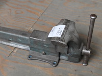 Bankschroef met lengte 43 cm. werkbreedte 13 cm. - afbeelding 2 van  2