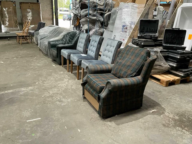 Bankstellen en stoelen - afbeelding 1 van  10