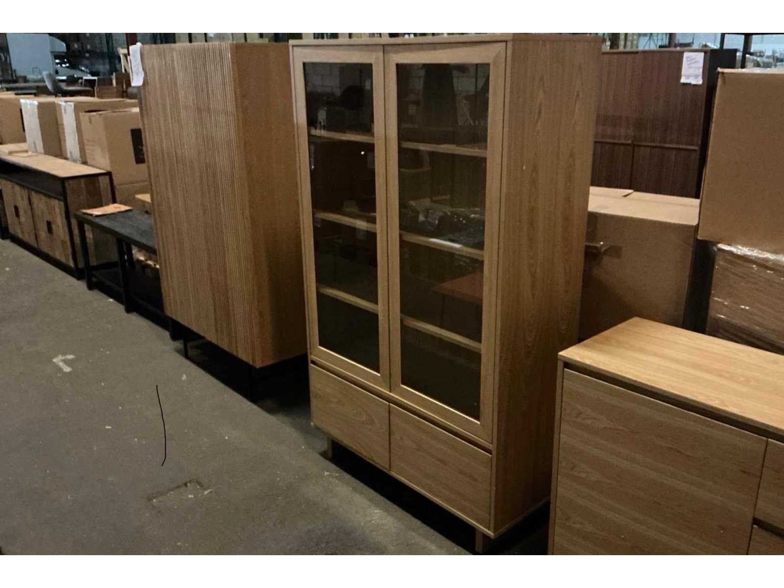 Bankstellen, tafels, stoelen en bedden