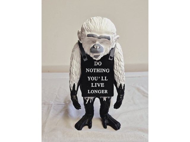 Banksy fanart sculptuur - banksy ape - afbeelding 1 van  6