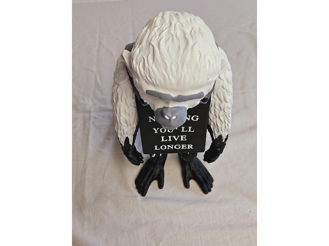 Banksy fanart sculptuur - banksy ape - afbeelding 6 van  6