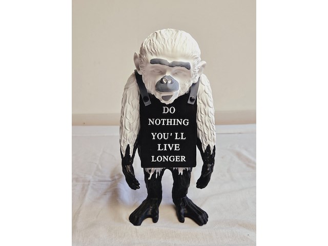 Banksy fanart sculptuur - banksy ape - afbeelding 1 van  6