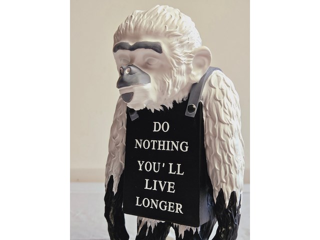 Banksy fanart sculptuur - banksy ape - afbeelding 3 van  6