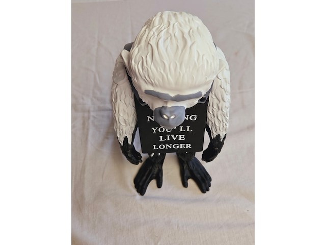Banksy fanart sculptuur - banksy ape - afbeelding 6 van  6