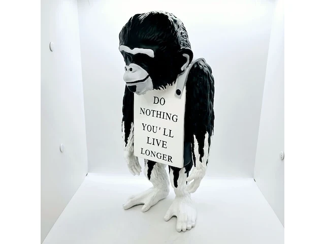 Banksy fanart sculptuur - banksy ape - afbeelding 1 van  4