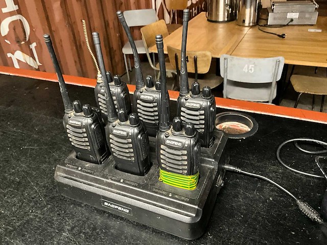 Baofeng walkie-talkie (6x) - afbeelding 1 van  3