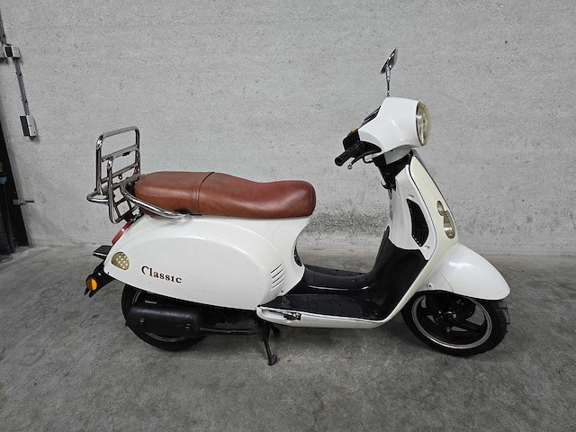 Baotian - snorscooter - classico - 4t 25km uitvoering d859rj - afbeelding 2 van  7