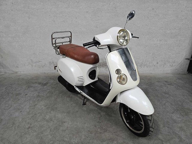 Baotian - snorscooter - classico - 4t 25km uitvoering d859rj - afbeelding 3 van  7