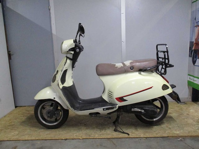 Baotian btm - snorscooter - classico bt49qt-21 - scooter - afbeelding 1 van  10