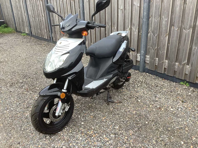 Baotian rebel125 bt125t12 scooter - afbeelding 1 van  11