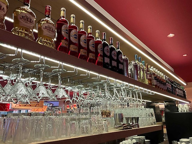 Bar achterwand met rvs spoel- en werktafel (c) - afbeelding 7 van  12