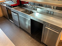 Bar achterwand met rvs spoel- en werktafel (c)