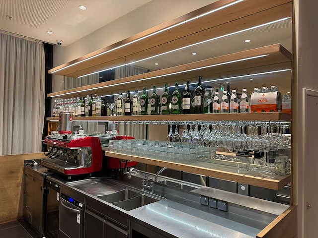 Bar achterwand met rvs spoel- en werktafel (c) - afbeelding 9 van  16