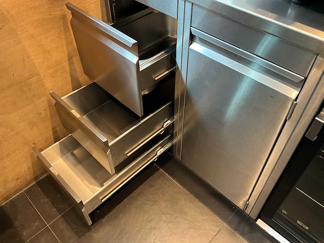 Bar achterwand met rvs spoel- en werktafel (c) - afbeelding 15 van  16