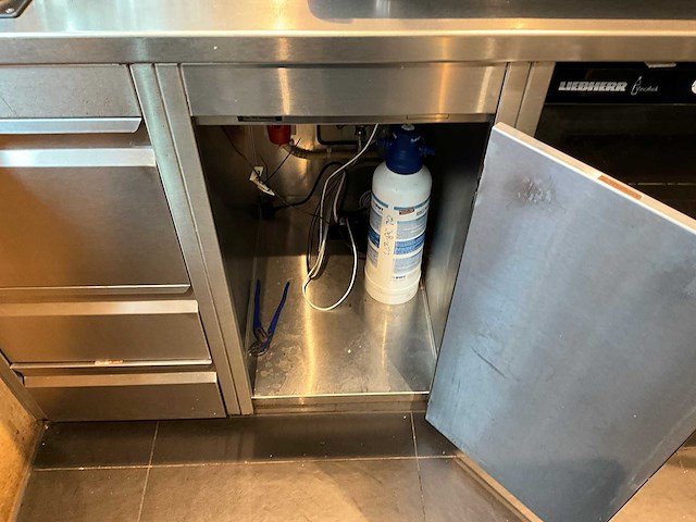 Bar achterwand met rvs spoel- en werktafel (c) - afbeelding 16 van  16