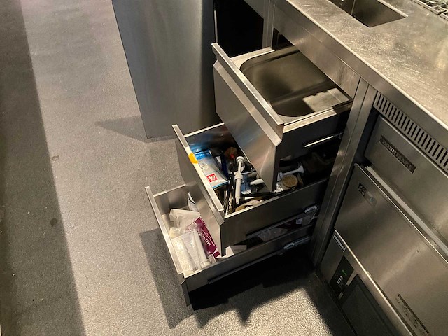 Bar achterwand met rvs spoel- en werktafel (c) - afbeelding 2 van  13