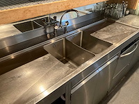 Bar achterwand met rvs spoel- en werktafel (c) - afbeelding 8 van  13