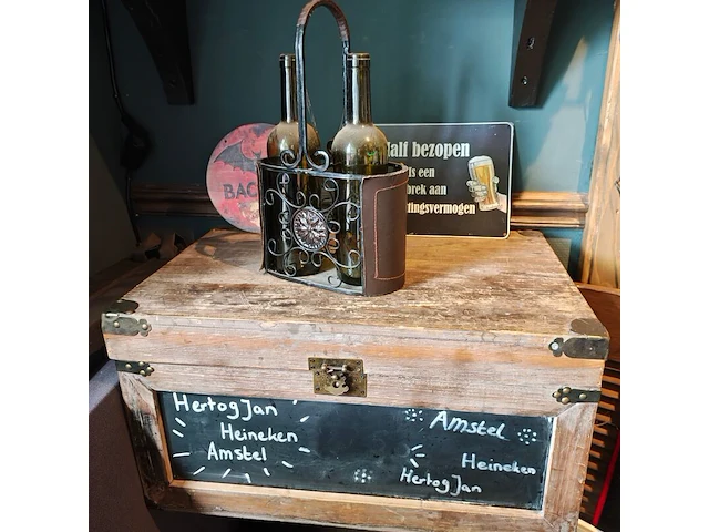 Bar decoratie met kist - afbeelding 1 van  1