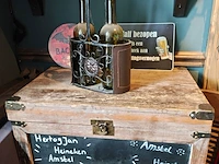 Bar decoratie met kist