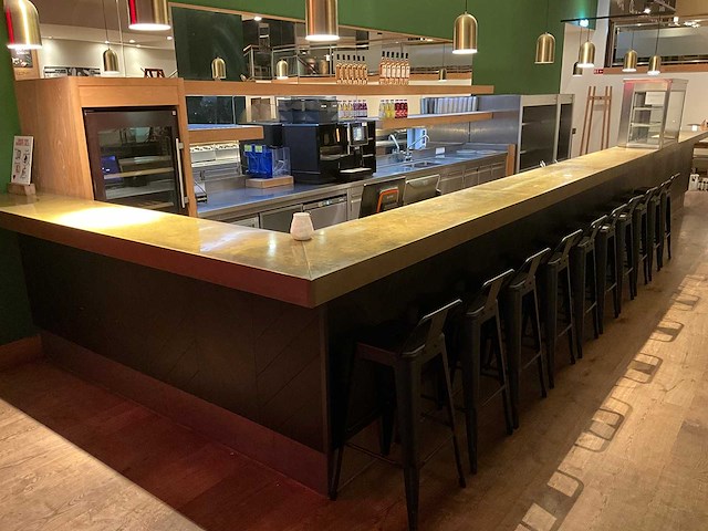 Bar met koelingen, koelvitrine & achterwand (combinatiekavel 2 en 3) - afbeelding 1 van  10