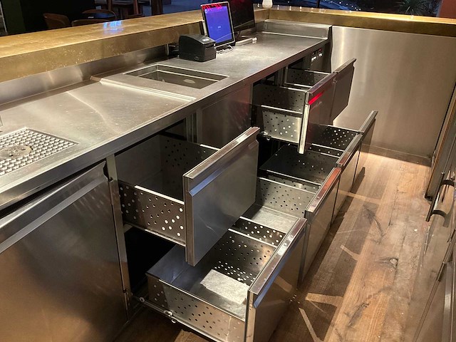 Bar met koelingen & koelvitrine (c) - afbeelding 15 van  18