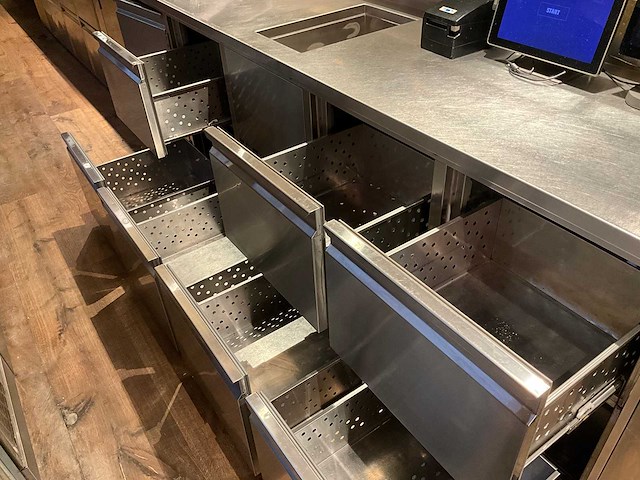 Bar met koelingen & koelvitrine (c) - afbeelding 18 van  18