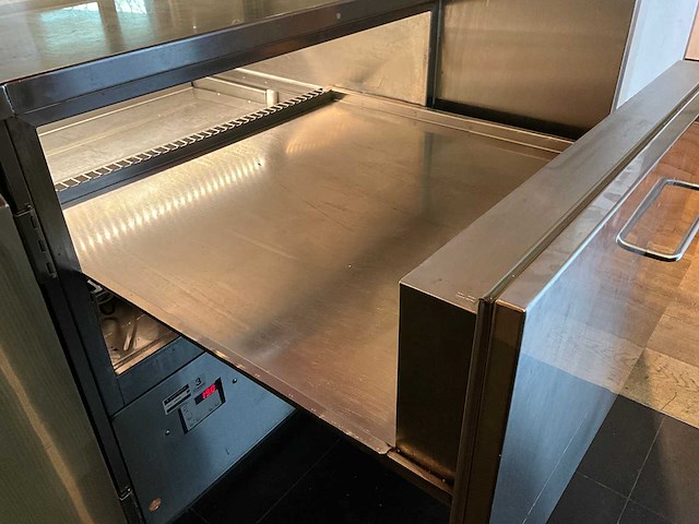 Bar met koelvitrine en koelingen (c) - afbeelding 14 van  17